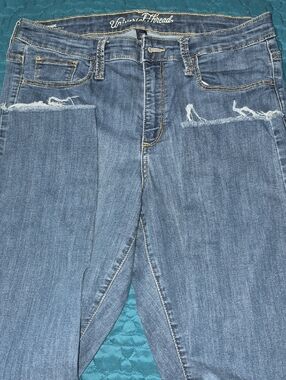 Universal Thread Light Blue Skinny Jeans with Subtle Distress